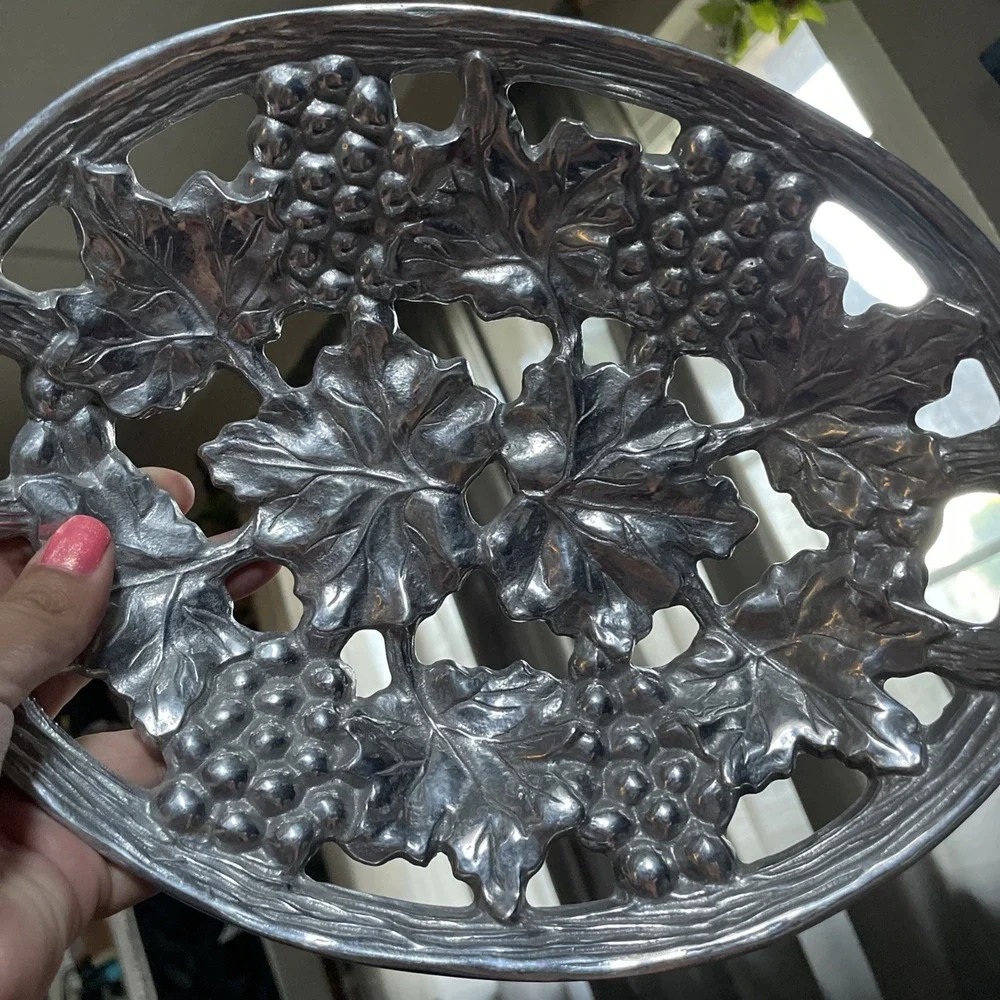 Wilton Silver Color Armetale Bread Fruit Hot Cold Bowl Basket Grape Leaf Pattern